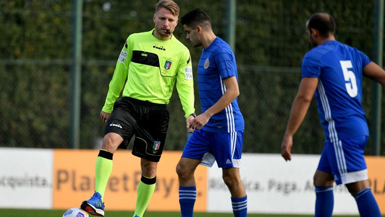 Ciro Immobile hillft auf Wunsch des Papstes als Schiedsrichter aus. 