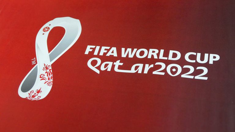 Die Fußball-WM 2022 in Katar wirft negative Schatten voraus. 