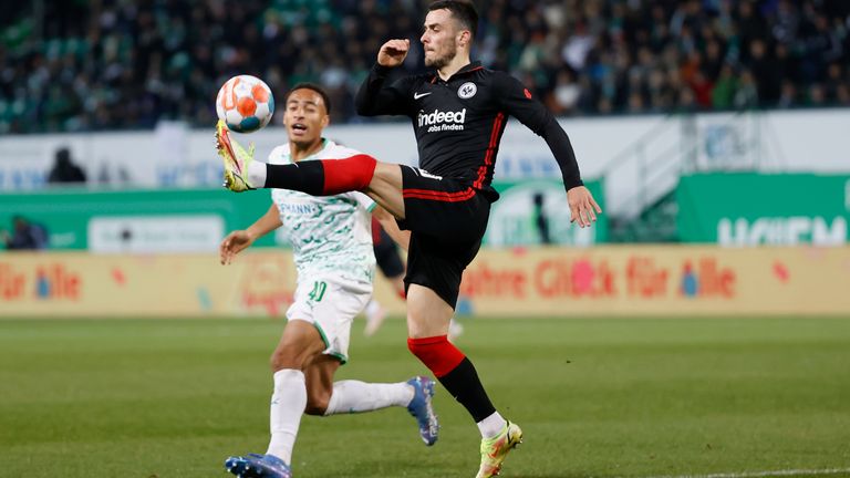 Flanken aus dem Spiel: Platz 1: Filip Kostic, Frankfurt, 54 Flanken – auf Platz zwei und drei folgen David Raum (Hoffenheim) mit 52 und Borna Sosa (Stuttgart) mit 48 Flanken. 