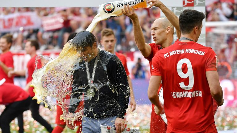 Als Trainer: Niko Kovac, FC Bayern München, 2018-2019, 65 Spiele, Erfolge: deutscher Meister (2019), Pokalsieger (2019), Superpokalsieger (2019), aktuell: Trainer von AS Monaco