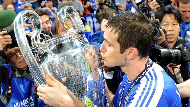Als Spieler: Frank Lampard, FC Chelsea, 2001-2014, 648 Spiele, 211 Tore, Erfolge: englischer Meister (2005, 2006, 2010), englishcer Pokalsieger (2007, 2009, 2010, 2012), Champions-League-Sieger (2012)