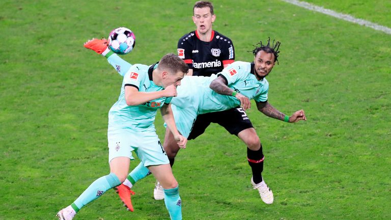 Lazaro trifft sensationell gegen Leverkusen.