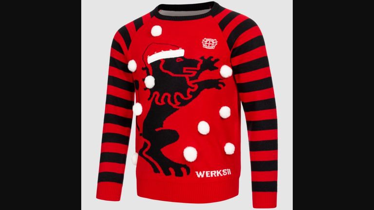 Bayer 04 Leverkusen: Auch beim Leverkusener Sweater dominieren die Vereinsfarben. Der Löwe hat sogar eine Mütze auf, die man noch zusätzlich mit den fünf kleinen Lichtern anschalten kann. (Quelle: Leverkusen-Fanshop).