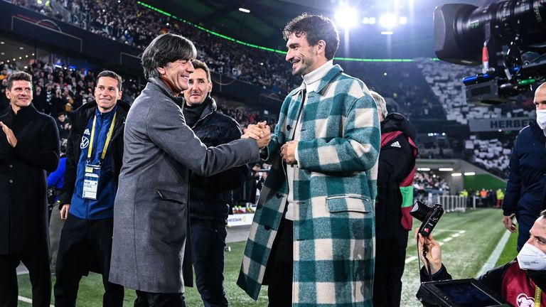 Mats Hummels fiel im Rahmen des Länderspiels gegen Liechtenstein durch seinen Mantel auf.