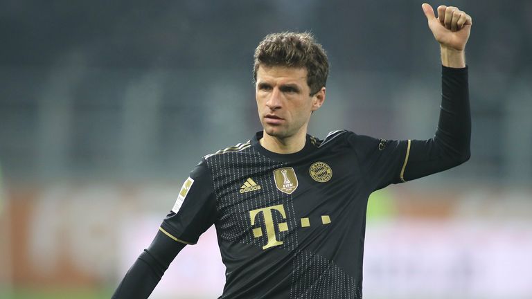 Thomas Müller musste in seinem 600. Pflichtspiel für die Bayern eine 1:2-Niederlage gegen Augsburg einstecken.
