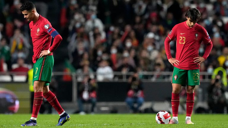 PORTUGAL: Cristiano Ronaldo und Co. verspielten in der letzten Partie ihre Chance auf die direkte Qualifikation. Gegen Serbien setzte es eine 1:2-Niederlage. Nun geht es in die Play-Offs. Die WM in Katar ist das klare Ziel.