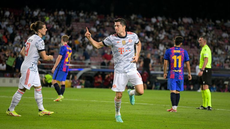 In dieser Saison steht Lewandowski nach drei CL-Partien bereits bei fünf Toren. Nur Ajax-Stürmer Sebastian Haller (6) liegt in der Torschützenliste vor dem viermaligen DFB-Pokalsieger.