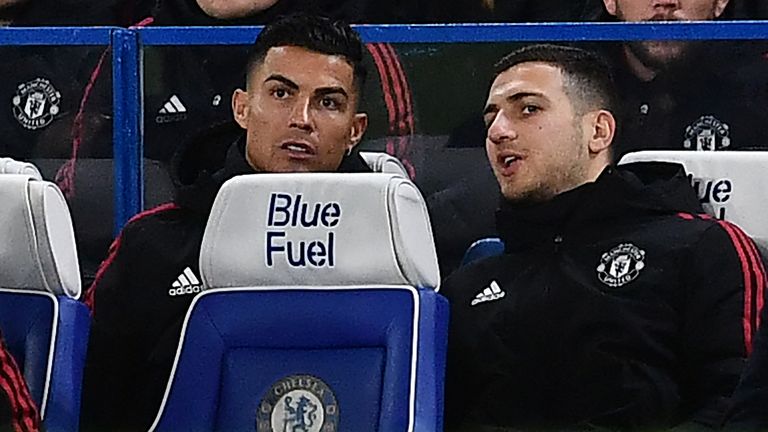 Cristiano Ronaldo saß gegen den FC Chelsea zunächst nur auf der Bank.