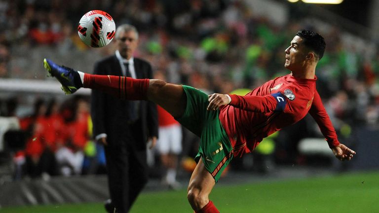 Cristiano Ronaldo und Portugal müssen um ihre WM-Teilnahme in Katar bangen.