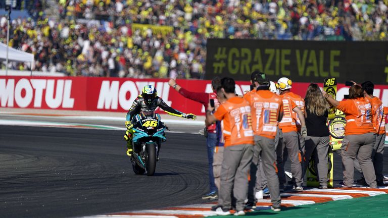 Rossi verabschiedet sich von seinen Fans. 