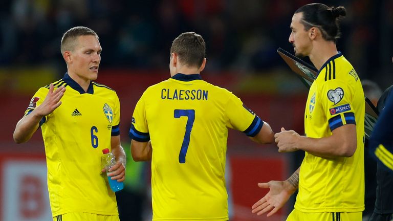 SCHWEDEN: Durch die 1:0-Niederlage in Spanien, müssen die Schweden nochmal eine Extrarunde drehen. Schafft es Zlatan Ibrahimovic mit 40 Jahren noch mal zu einer WM? Für ihn wäre es wohl ein Riesen-Erfolg. 