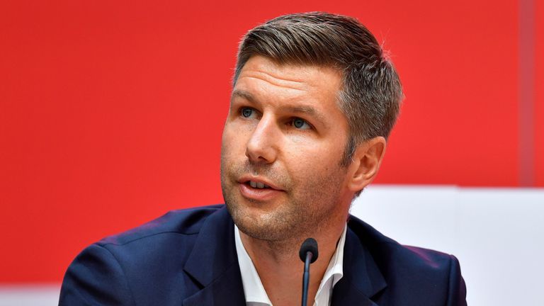 Vorstandschef Thomas Hitzlsperger warnt vor Zuschauer-Reduzierungen in den Bundesligastadien.