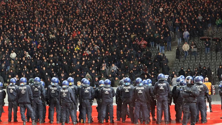 Die Polizei meldet in der Nacht nach dem Europa-League Spiel Union Berlin gegen Feyenoord keine weiteren Zwischenfälle.