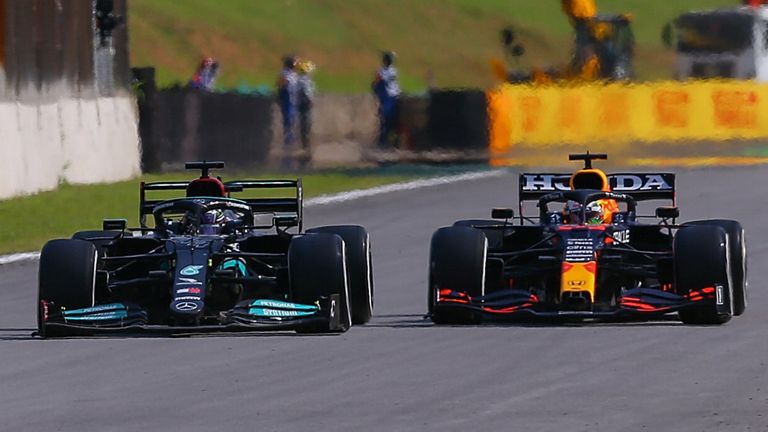 Lewis Hamilton und Max Verstappen lieferten sich in Brasilien ein hartes Duell.