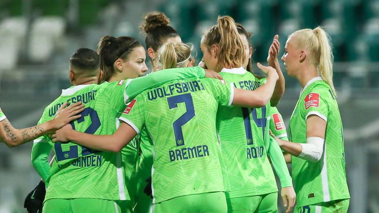 Die Frauen des VfL Wolfsburg bleiben an der Bundesliga-Spitze.
