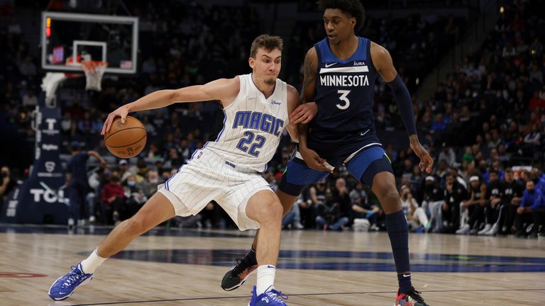 Franz Wagner (l.) führt seine Orlando Magic mit einer starken Leistung zum Sieg bei den Minnesota Timberwolves.