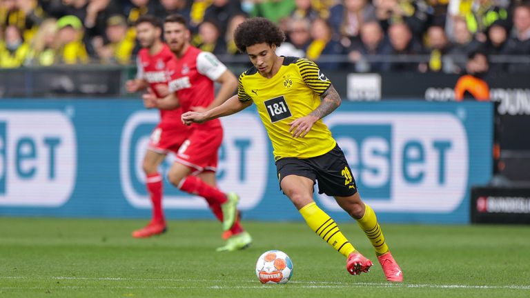 Passquote: Platz 1: Axel Witsel, BVB, 96,55 % - auf Platz zwei und drei folgen Nico Elvedi (Gladbach) mit 95,96 % und Jonathan Tah mit 93,69 %.