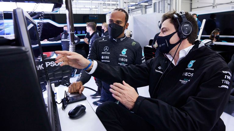 Mercedes-Boss Toto Wolff bleibt im WM-Kampf um Lewis Hamilton optimistsich.