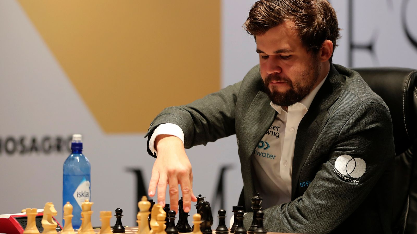 Schach-WM News Magnus Carlsen verteidigt Weltmeistertitel in Dubai Mehr Sport News Sky Sport