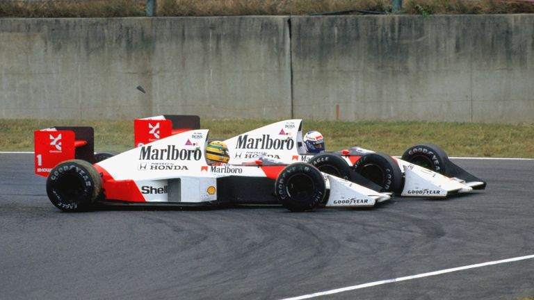 Alain Prost und Ayrton Senna kollidieren 1989 in Suzuka.