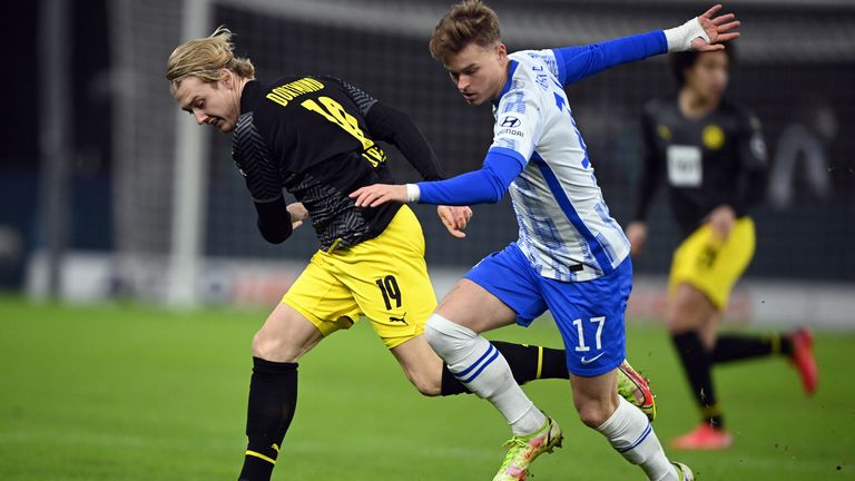 Julian Brandt erzielt die 1:0-Führung gegen Hertha.