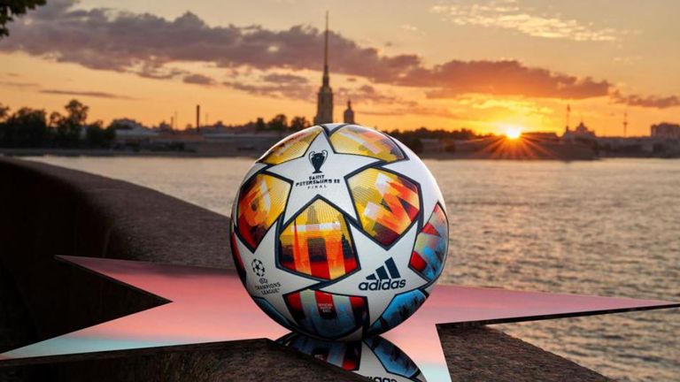 Der neue Ball für die K.o.-Phase der Champions League wurde am Montag präsentiert (Quelle: UEFA).