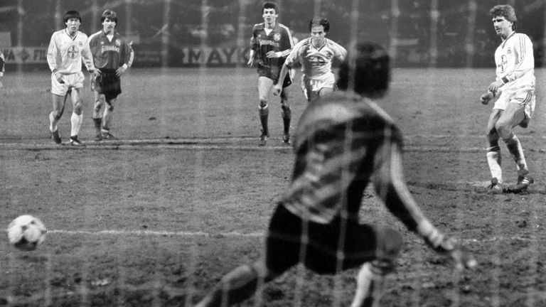 PLATZ 11: BAYER 04 LEVERKUSEN - Die Leverkusener verwandelten bisher 153 ihrer 202 Elfmeter in der Bundesliga (75,7%). Mit 14 Treffern vom Punkt hat Christian Schreier die meisten Strafstöße für Leverkusen im deutschen Fußball-Oberhaus verwandelt.