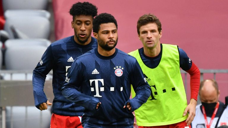 Die Personalien Kingsley Coman (l.) und Serge Gnabry (M.) stehen beim FC Bayern für 2022 an oberster Stelle.