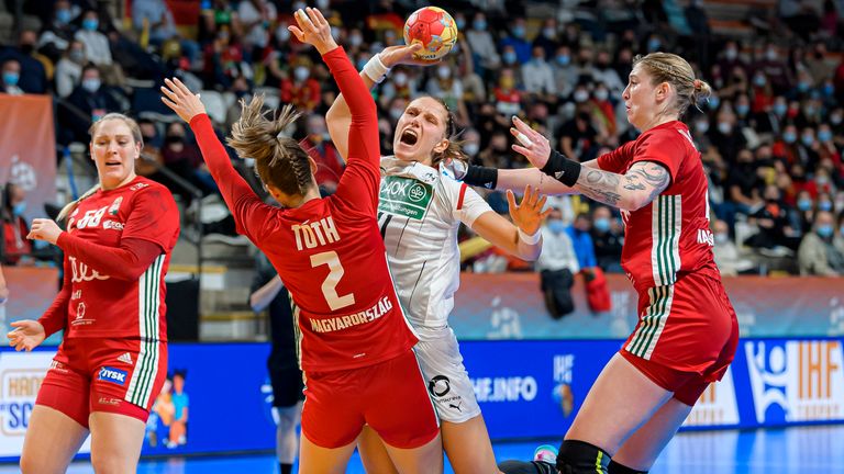 Die DHB-Frauen gewinnen auch das letzte Spiel der WM-Vorrunde gegen Ungarn.