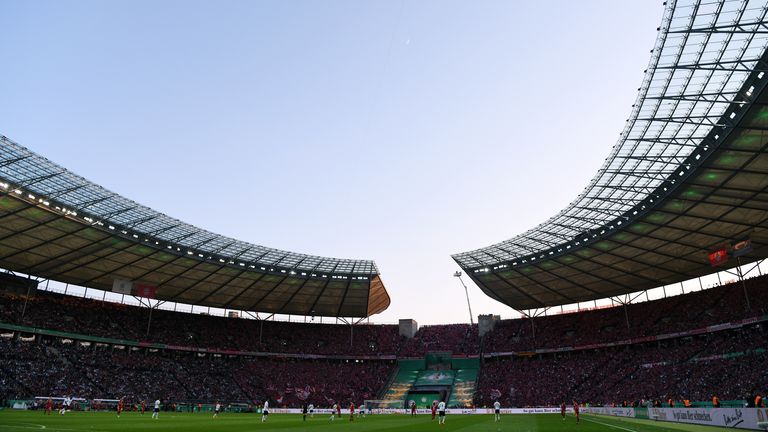 DFB-POKAL: Wie immer entscheidet sich der Kampf um den Pott im Olympiastadion in Berlin,. Am 21. Mai 2022 geht es ums Ganze. Die Bayern schieden mit 0:5 krachend gegen Borussia Mönchengladbach aus. Gibt es vielleicht also einen Überraschungssieger?