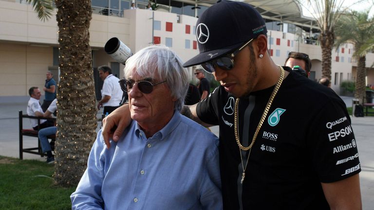 Bernie Ecclestone (l.) glaubt nicht an eine Rückkehr von Lewis Hamilton 2022.