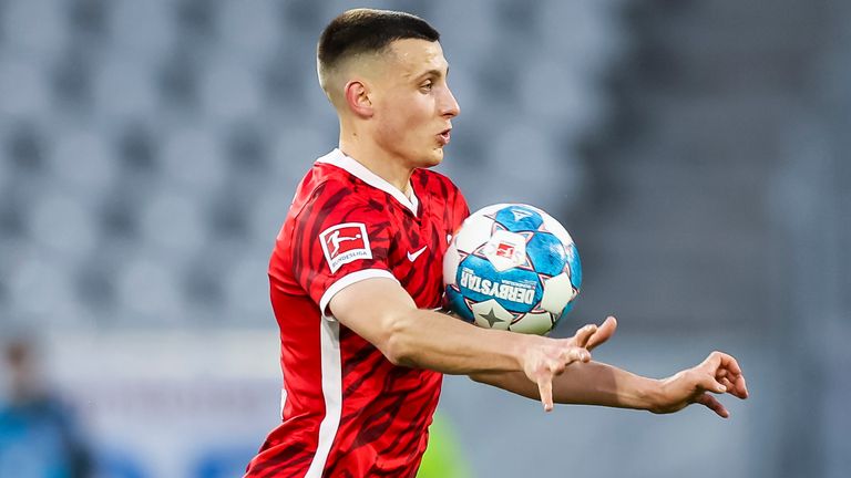 DEFENSIVES MITTELFELD: Maximilian Eggestein – startet nach seiner Leihe zu Union Berlin letzte Saison jetzt beim SC Freiburg durch. Die Breisgauer stehen auch dank ihm auf Platz drei in der BL-Tabelle. Marktwert: 12,6 Millionen Euro