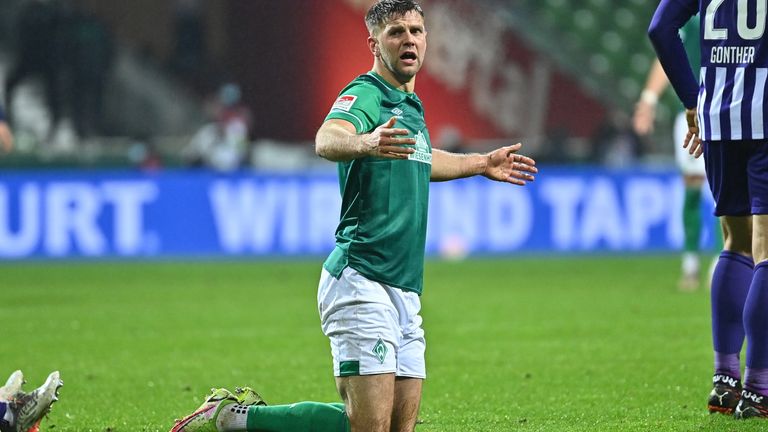 … 5. Niclas Füllkrug (Bremen), Steven Skrzybski (Kiel), Luca Pfeiffer (Darmstadt), Christian Kühlwetter, Tobias Mohr (beide Heidenheim), Marcel Ritzmaier (Sandhausen) und Guido Burgstaller (St. Pauli), jeweils zwei Pfosten-/Lattentreffer 