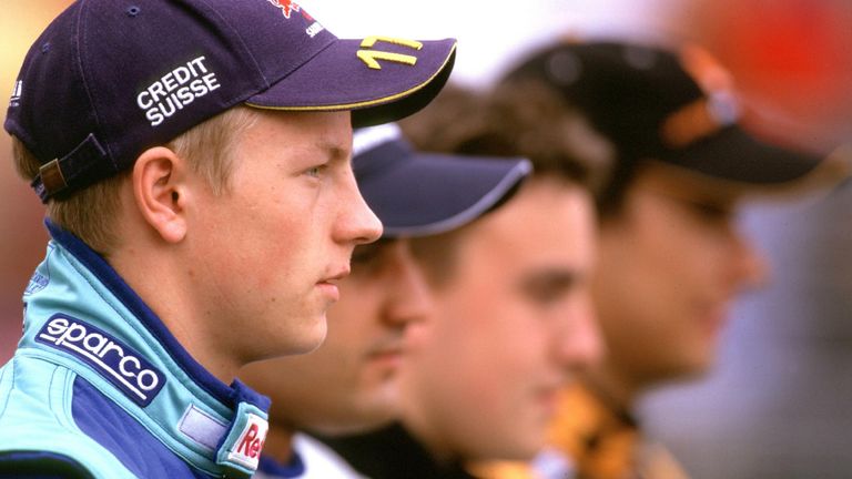 2001 - Karrierestart bei Sauber: Räikkönen wechselt mit 21 nach zwei Jahren Formel-Erfahrung zur Überraschung aller in die Königsklasse. Sauber nimmt den Finnen unter Vertrag. Zurecht: Im ersten Rennen landet er auf Anhieb auf dem sechsten Platz.