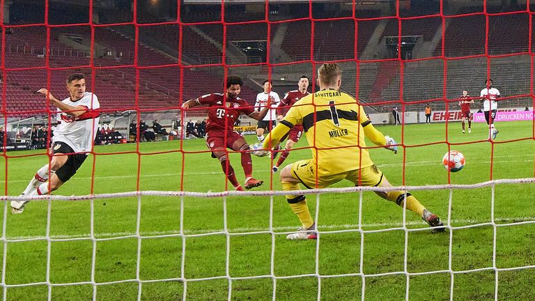 Serge Gnabry schnürt gegen den VfB Stuttgart einen Dreierpack.