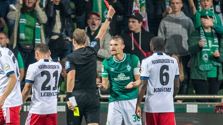 ROTE KARTEN: 1. Christian Groß (Bremen), Edgar Prib (Düsseldorf), Ioannis Gelios (Kiel) und sieben weitere Spieler, jeweils ein Platzverweis