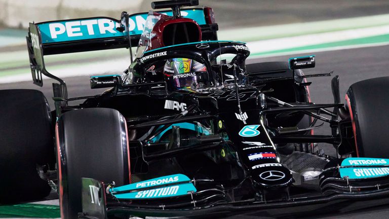 Lewis Hamilton kämpft in Saudi-Arabien um die Pole Position.