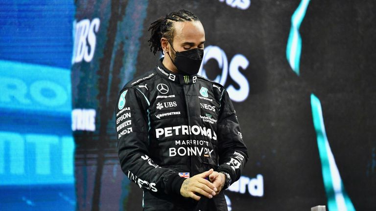 Lewis Hamilton hält sich aktuell noch bedeckt, was seine Zukunft anbelangt.