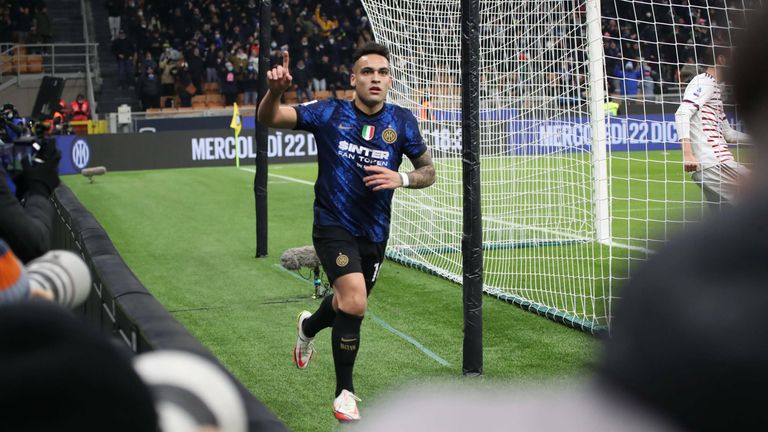 Lautaro Martinez trifft doppelt für Inter Mailand. 