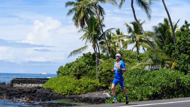IRONMAN: Der wohl härteste Wettbewerb der Welt finden wie immer auf Hawaii statt. Vom 06. bis 08. Oktober 2022 gehen die Athleten beim Ironman an den Start. Mit dabei aus Deutschland sind wahrscheinlich auch Jan Frodeno und Patrick Lange (im Bild).
