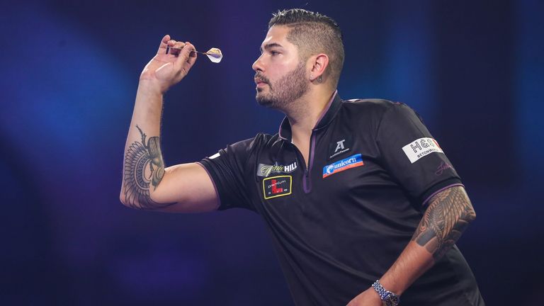 Jelle "The Cobra" Klaasen, 37, Niederlande: Hat sich seinen Titel sowie den inoffiziellen Spitznamen "Jelle de Snelle" redlich verdient. Mit einer Durchschnittszeit von ca. 3 Sekunden der schnellste Darter bei der WM. Titelchancen hat er aber keine.