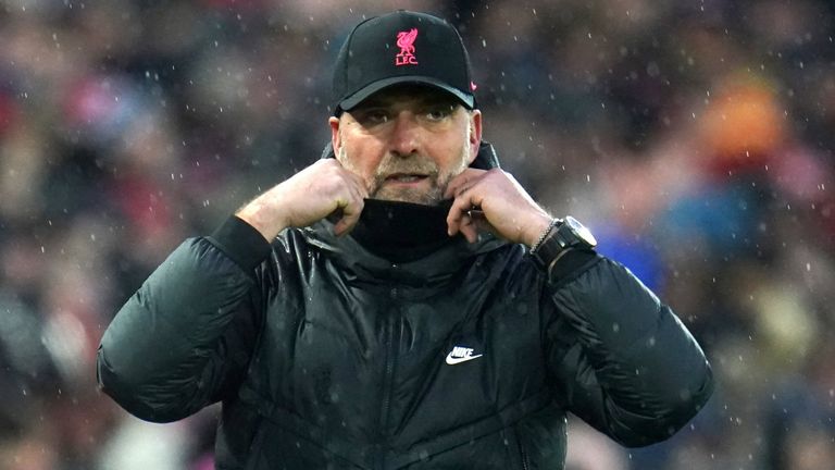 Klare Aussage von Liverpool-Trainer Jürgen Klopp: ''Wenn ein Spieler überhaupt nicht geimpft ist, ist er eine dauerhafte Gefahr für uns alle.''