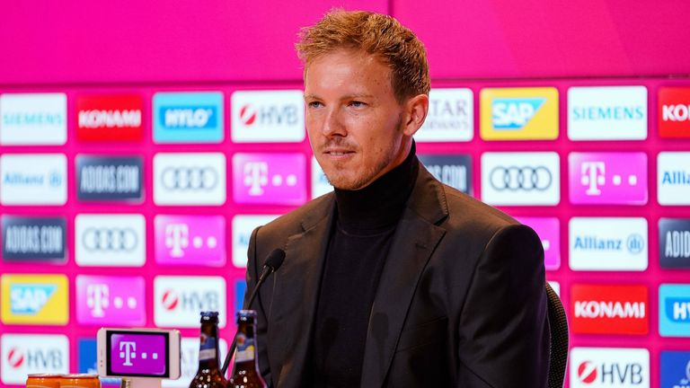 Julian Nagelsmann stellt sich den Fragen der Journalisten.