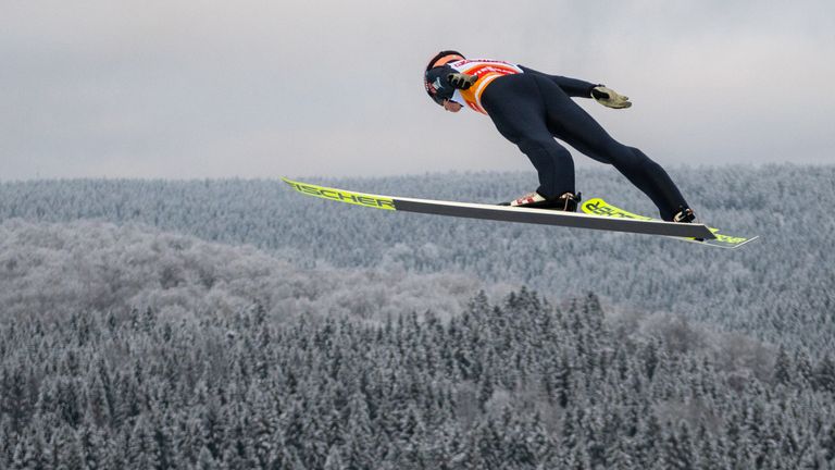 Karl Geiger hat beim ersten Heimweltcup der Saison das Podest knapp verpasst. 