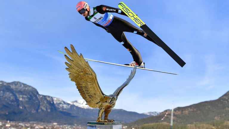 Karl Geiger zählt zu den Favoriten auf den Gesamtsieg der Vierschanzentournee.