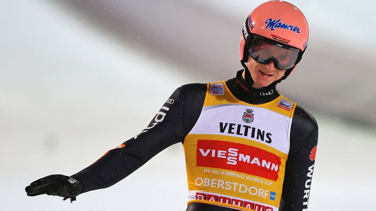 Karl Geiger landet in Oberstdorf auf Platz fünf.