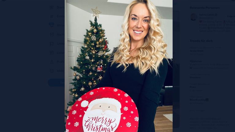 Sabine Lisicki war auf dem Tennisplatz jahrelang mit einem strahlenden Lächeln zu sehen - auch an Heiligabend verzückt die ehemalige Wimbledon-Finalistin mit selbigen. (Quelle: twitter/sabinelisicki)