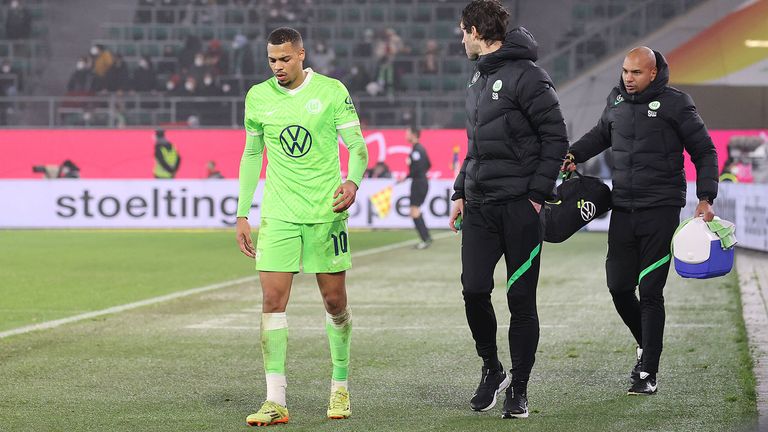 Lukas Nmecha (l.) fehlt den Wölfen mehrere Wochen. 