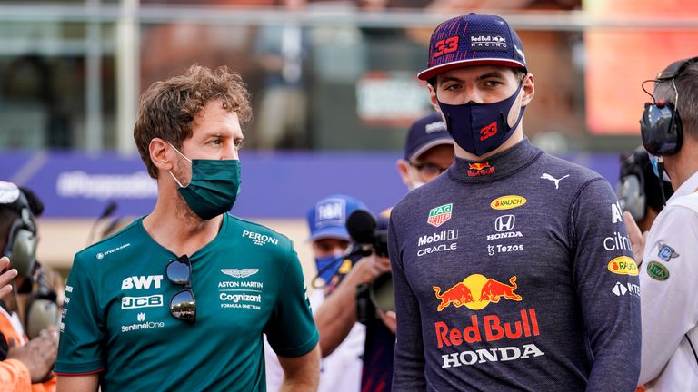 Sebastian Vettel (l.) und Max Verstappen haben 2021 viel Strafpunkte angesammelt.