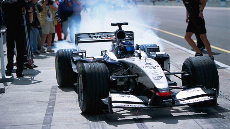 2002 - Wechsel zu McLaren: Räikkönen startet im Silberpfeil durch - und rast im ersten Rennen fürs neue Team direkt aufs Podium. Dritter Platz in Australien und ein dickes Ausrufezeichen!